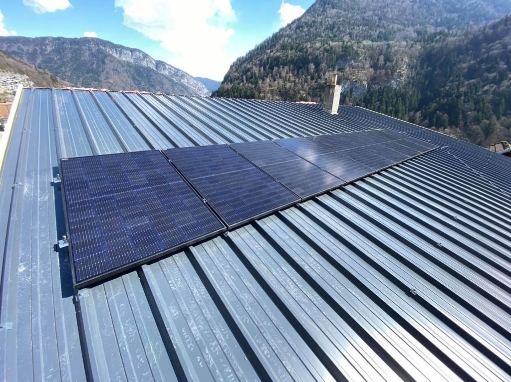 energies services france installation panneaux solaires photovoltaiques haute savoie thones aravis autoconsommation autonomie pose sur toiture bac acier