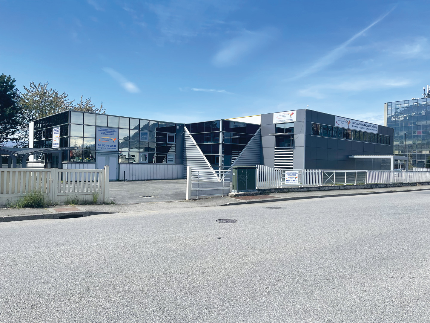 La Team Colibri Énergies Services France vous accueille dans ses nouveaux locaux à Saint-Pierre-en-Faucigny au cœur de la Haute-Savoie