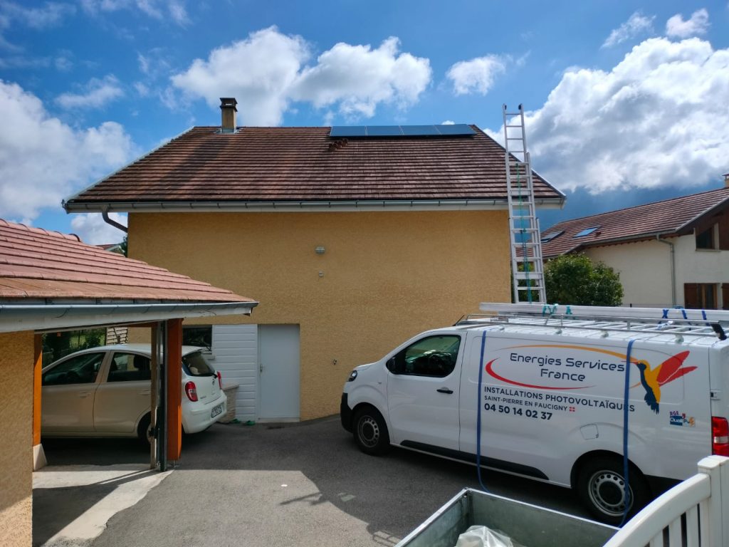 Installation solaire double exposition Est-Ouest à La Roche sur Foron sur le Pays Rochois en Haute-Savoie