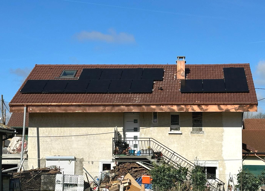 Installation de 14 panneaux photovoltaïques bi-verre 425 Wc à Bonneville dans la Vallée de l'Arve