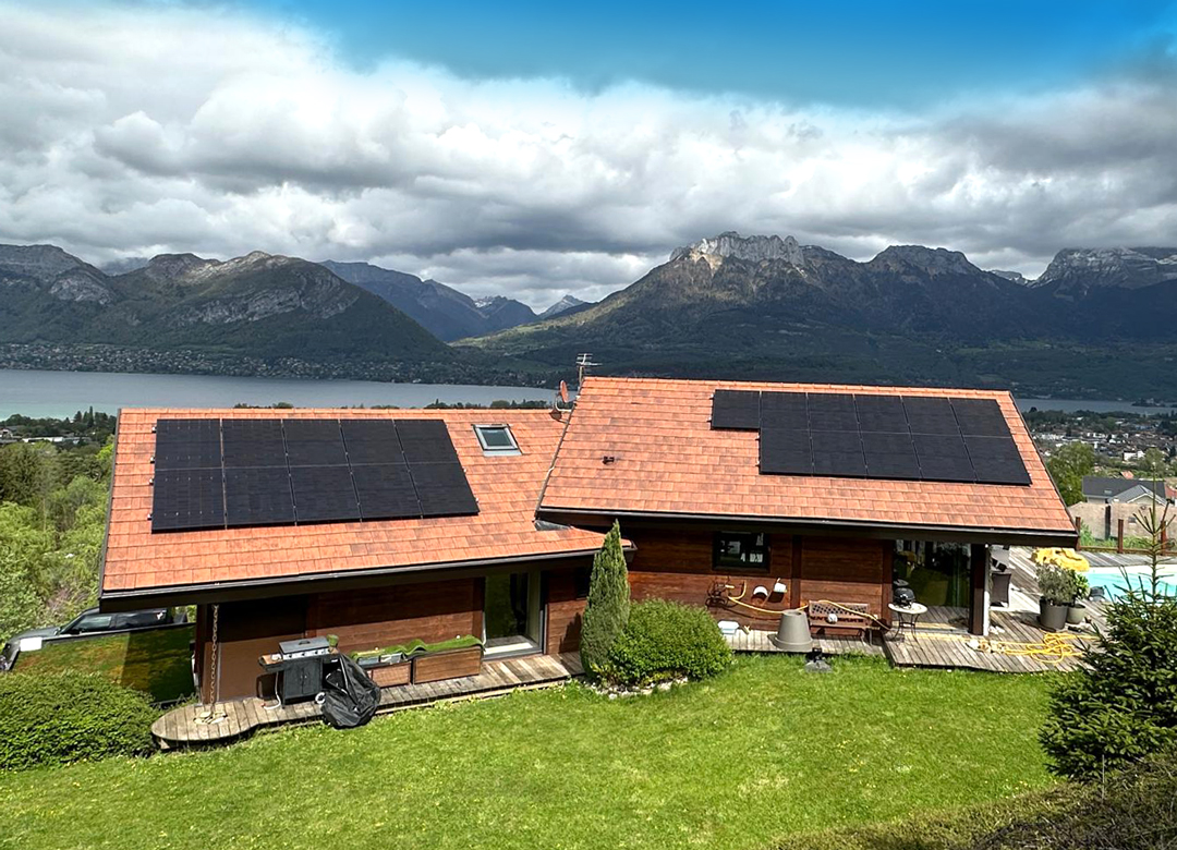 Installation de 21 panneaux photovoltaïques à Saint-Jorioz au bord du Lac d'Annecy en Haute-Saoie
