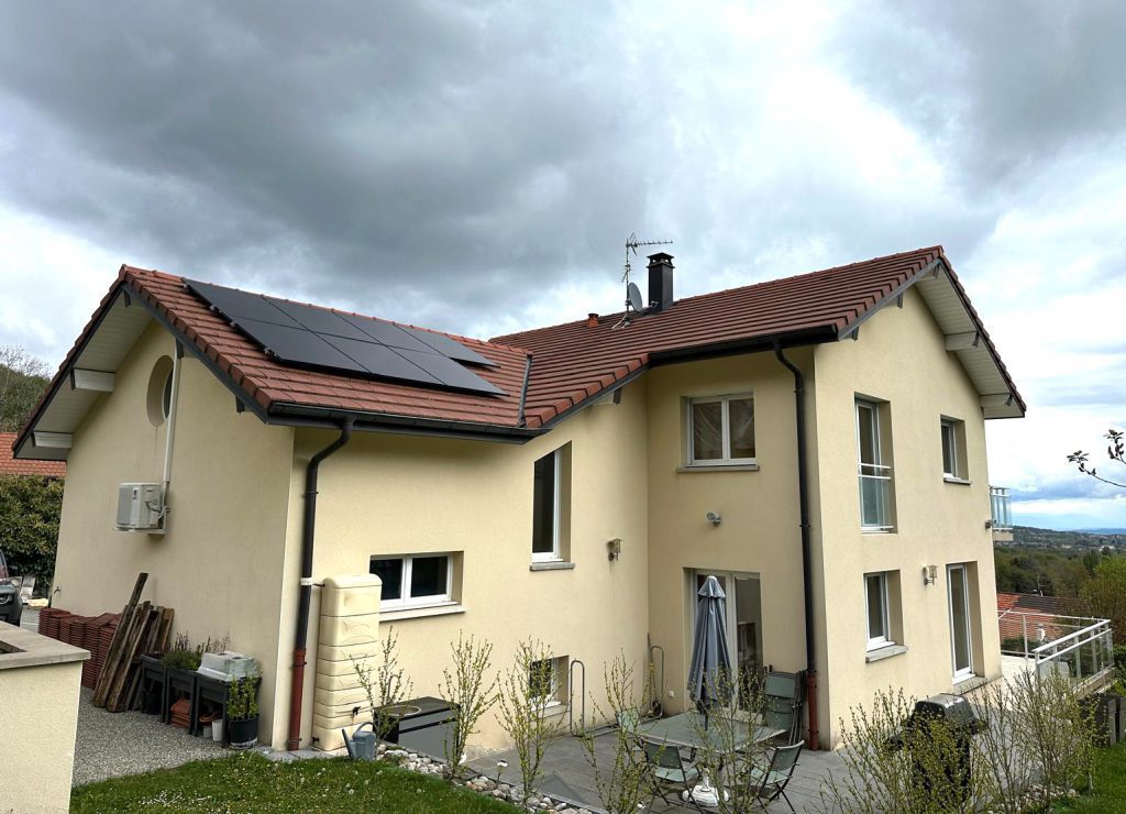 Installation de 7 panneaux photovoltaïques Dualsun de 425w à Echenevex dans le Pays de gex