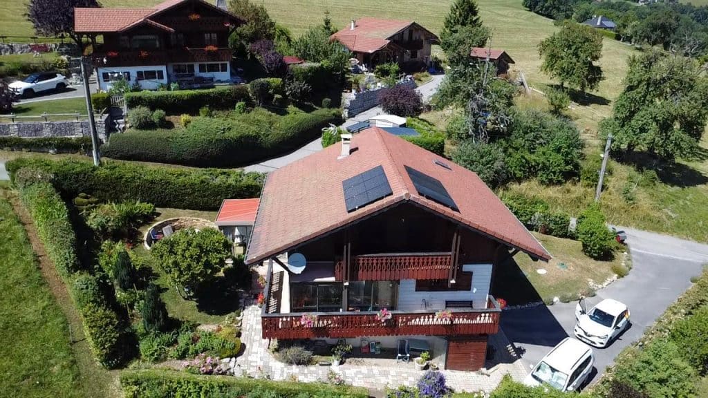 Installation photovoltaïques double expositions de 6 panneaux #dualsun #topcon de 500 watt chez un particulier à #viuzensallaz en #hautesavoie