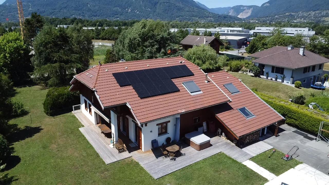 Installation photovoltaïque d'une puissance de 6 kwc chez un particulier à Marnaz dans la vallée de l'Arve