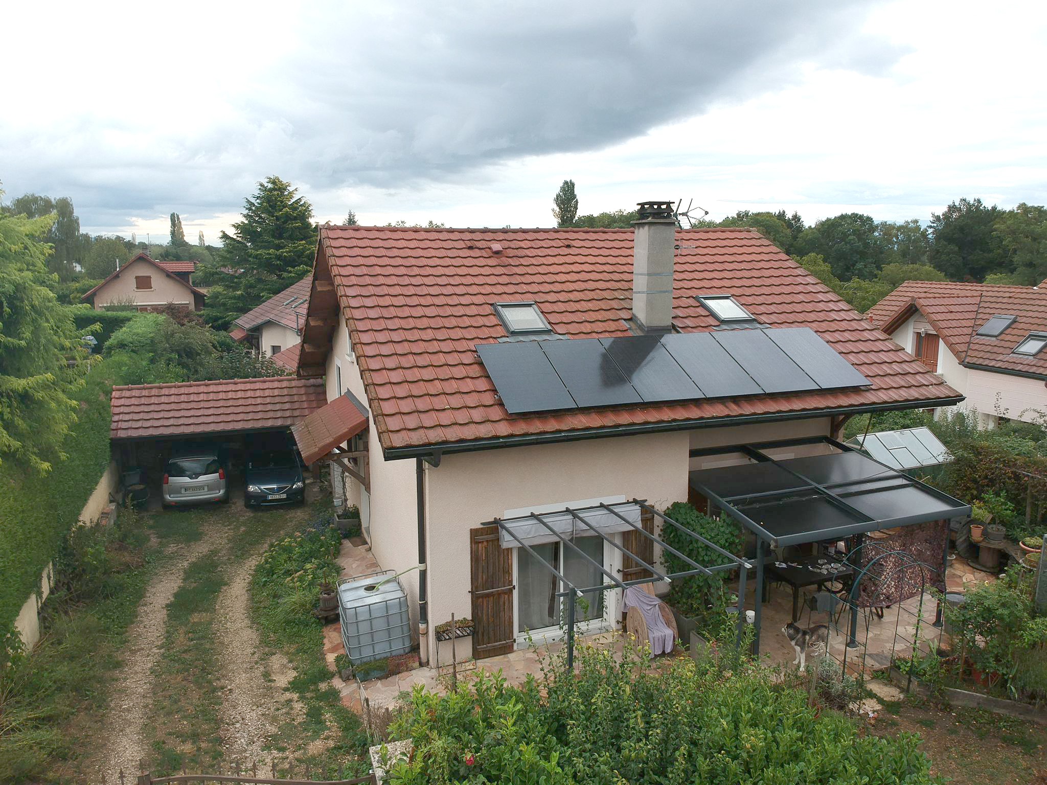 Installation photovoltaïque de 6 panneaux #dualsun #topcon de 500 watt chez un particulier à #thoiry dans le #paysdegex