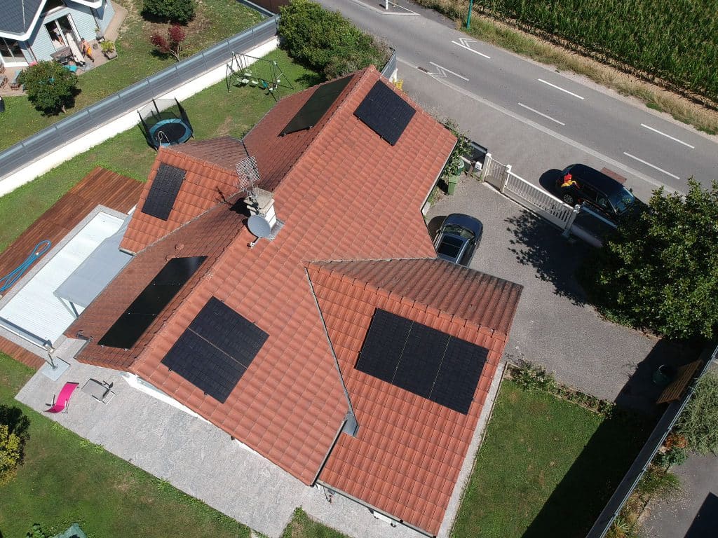 Triple expositions Sud, Est et Ouest pour cette installation photovoltaïque à Douvaine en Haute-Savoie